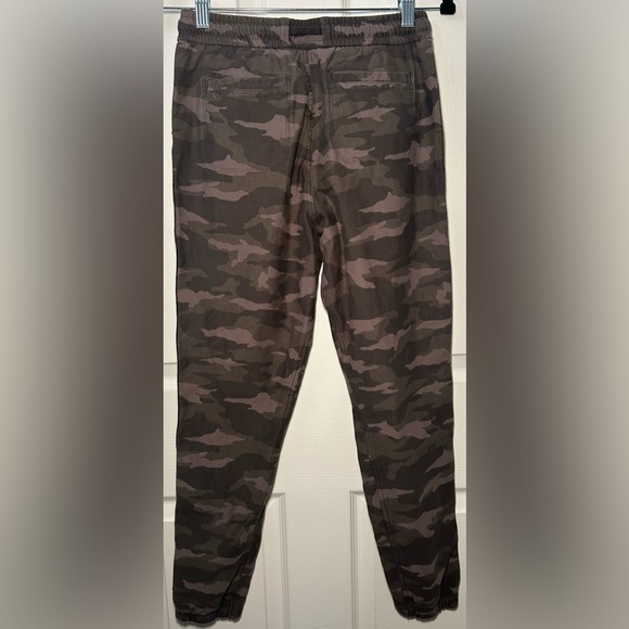 ATHLETA Women’s Camo Farallon Jogger- Camo Olive Green/ Size 0 - Picture 5 of 8